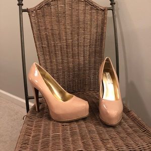 Vera Wang Nude Patent Leather Platform Heels